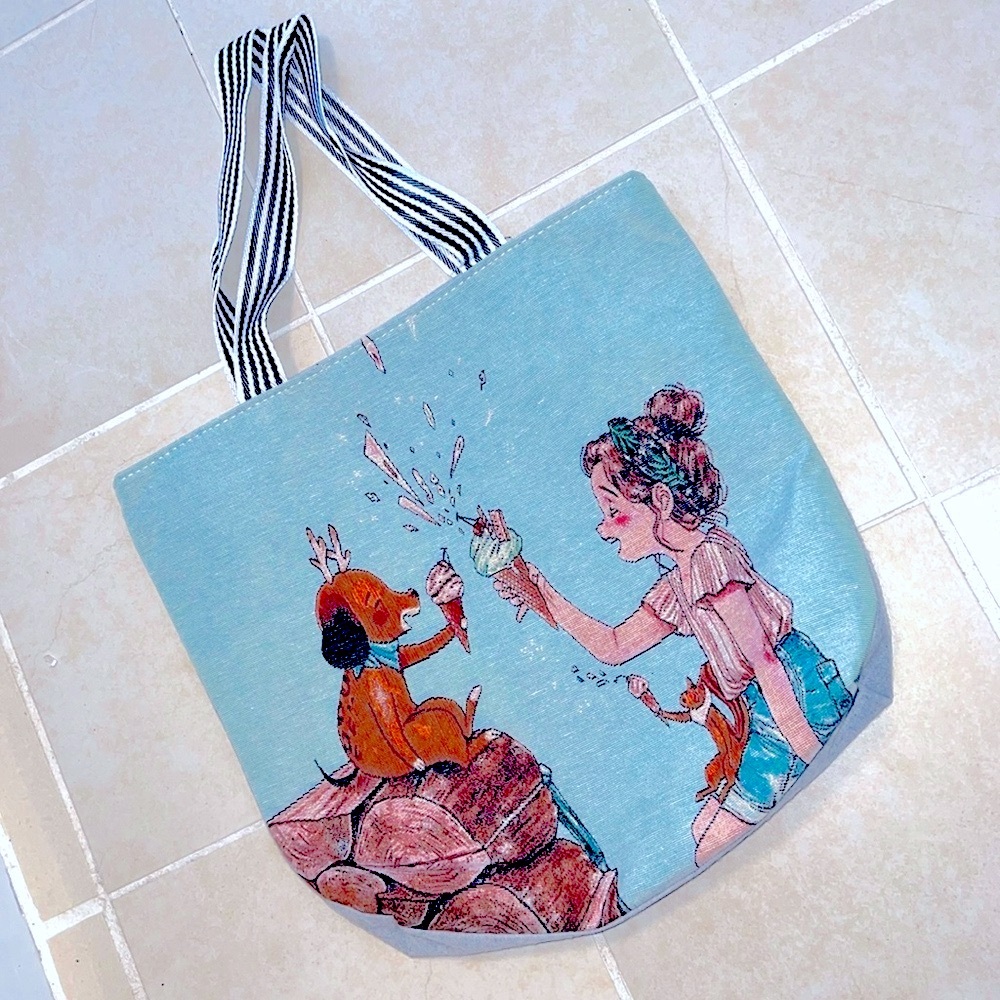 💥Free with $15 Purchase💥 NWOT...🎈Very Cute Cloth Tote..🎈